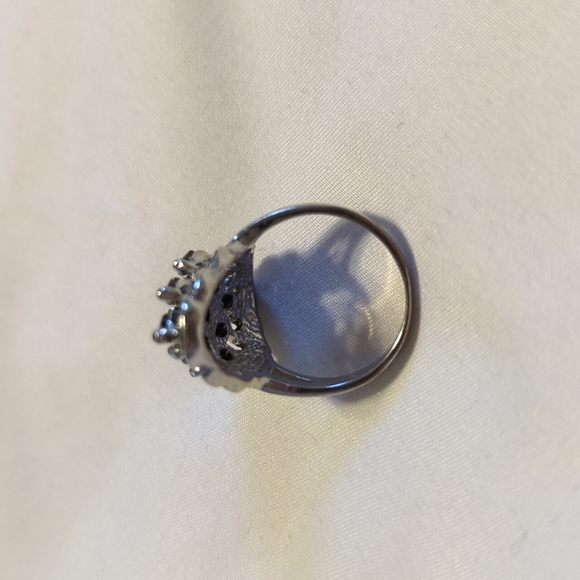 Arty Silver Tone Ring with Black Faux Diamonds - Sz 8 - Picture 8 of 13